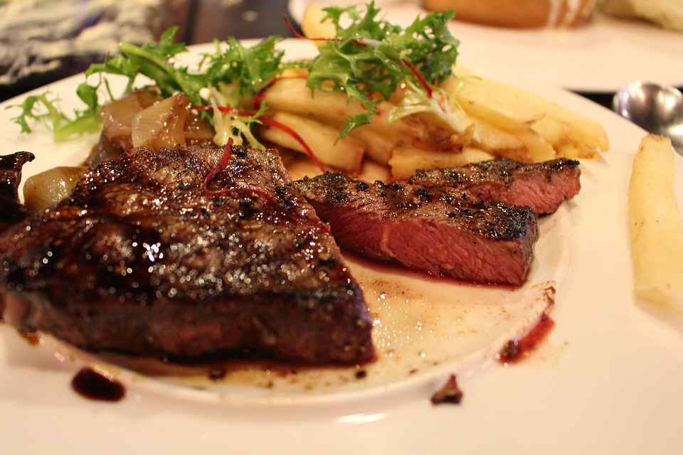 Jak připravit dokonalý steak? Tipy od nejlepších kuchařů