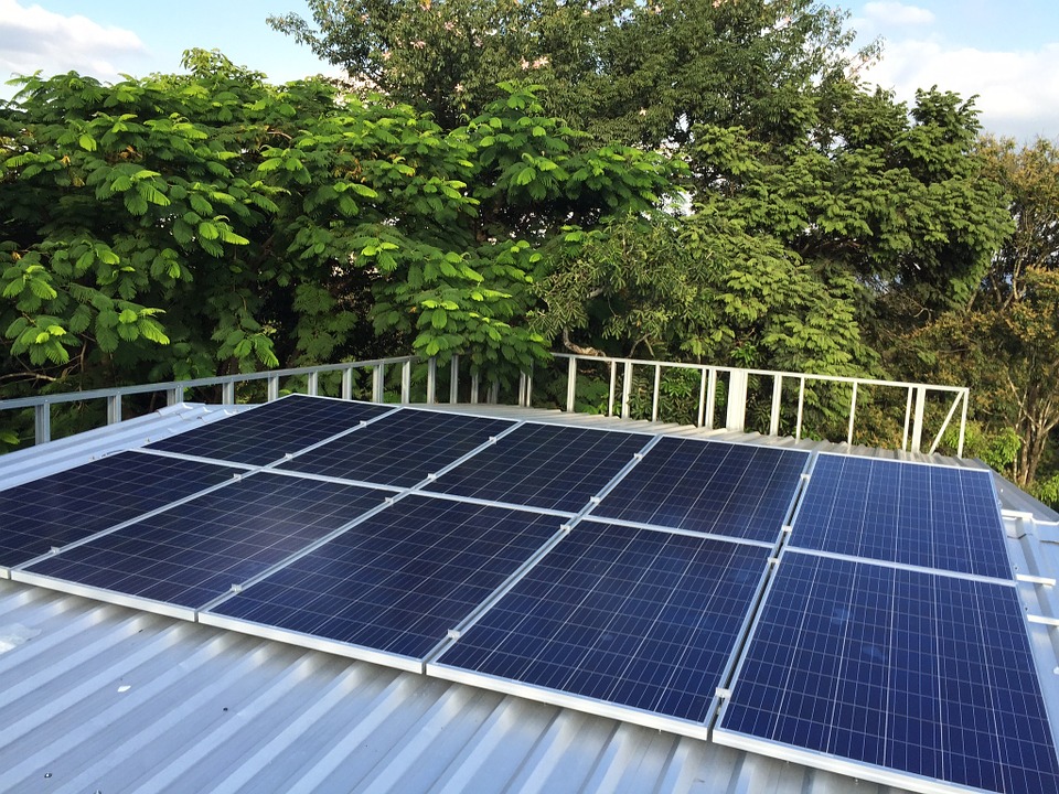 Koronavirus se projevil i na fotovoltaice. Ceny panelů začínají padat