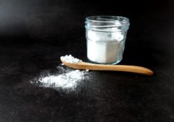 Vyhlaste válku odolné špíně. V domácnosti pomůže i jedlá soda