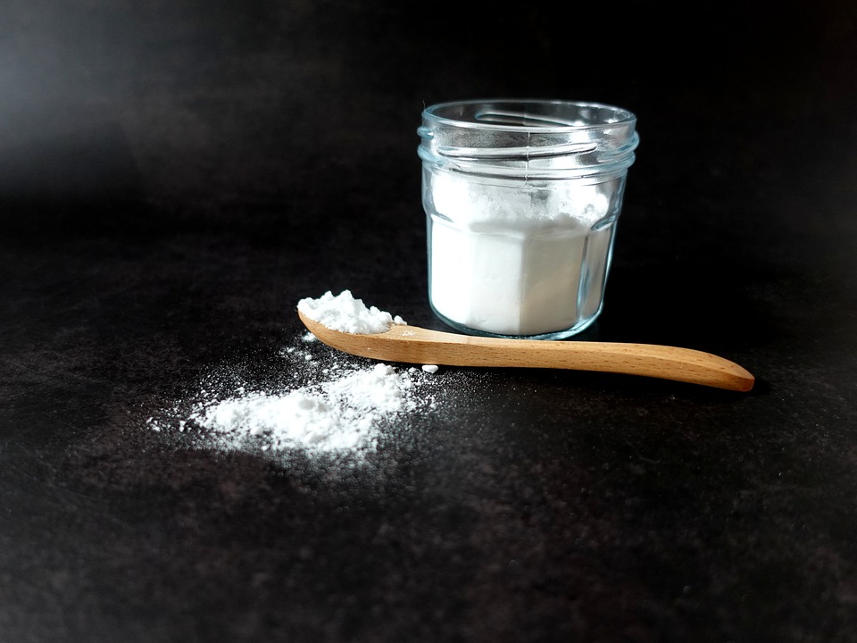 Vyhlaste válku odolné špíně. V domácnosti pomůže i jedlá soda