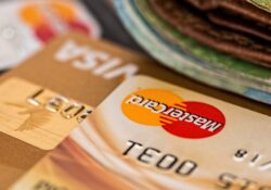 Platební společnosti Visa a Mastercard v Ruské federaci končí