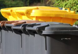 Kam schovat popelnici, aby nehyzdila okolí domu?